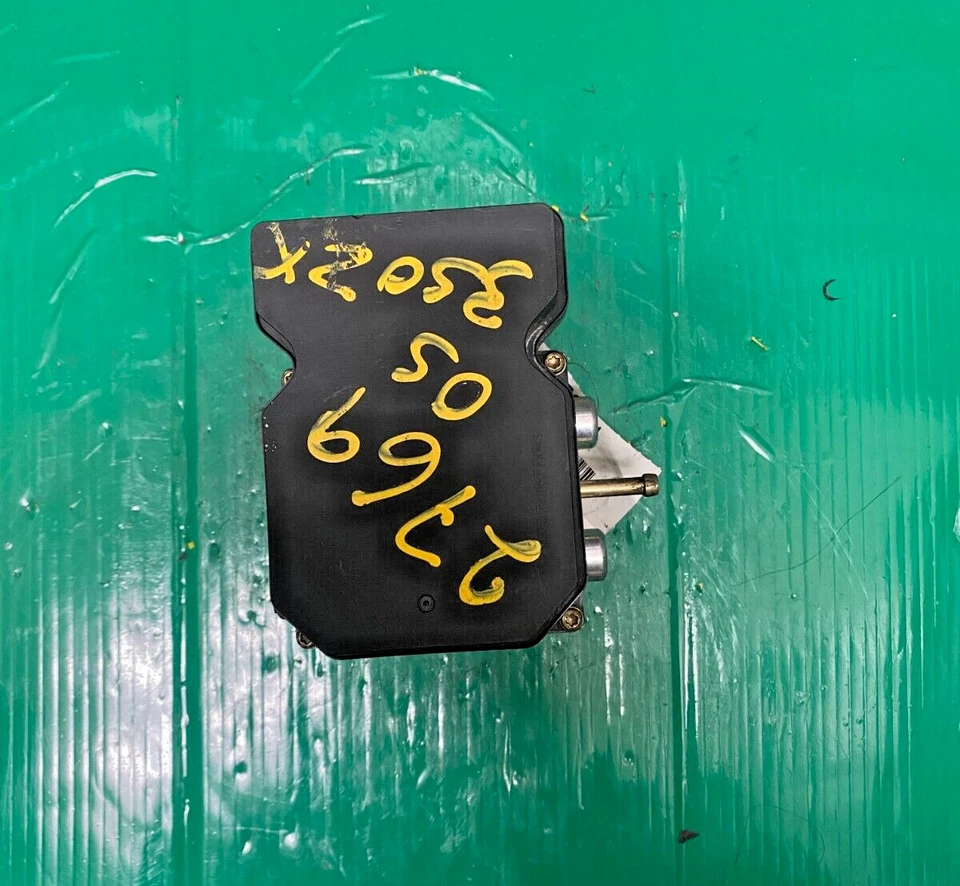 2005 Nissan 350z ABS антиблокировочный тормозной насос и модуль 47660CD103 | TD8401 - Изображение 1 из 4