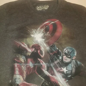 Ironman vs. Captain America Old Navy Collectabilitees Shirt Gr. Large Marvel - Bild 1 von 4