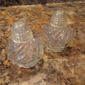 Vintage Irice Salt and Pepper Shaker Roundish Shape with Spiral Look Glass CUTE! - Picture 1 of 5