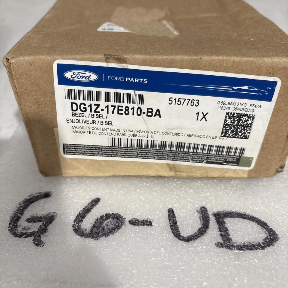 Bisel de luz antiniebla parachoques delantero derecho pasajero OEM NUEVO Ford Taurus DG1Z-17E810-BA Foto 1 de 1