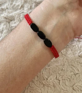Pulsera Roja Triple Onyx Negras para la proteccion general de la vida - Picture 1 of 7