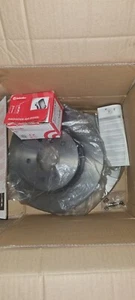 Nissan Qashqai Rear Brake Pads And Disc - Picture 1 of 3