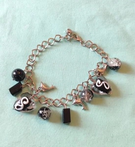 Silberfarben Schwarz und Weiß Kunst Glas und Delfin Bettelarmband Fußkettchen 9 Zoll  - Bild 1 von 8