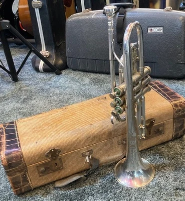 Holton Cornet Collegiate de Elkhorn Wis plata vintage Foto 1 de 4