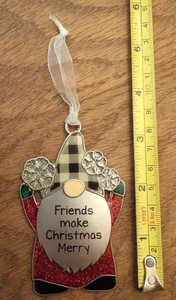 Metall Glitzer Wichtel "Freunde machen Weihnachten fröhlich" Metall Ornament, 3" hoch - Bild 1 von 3