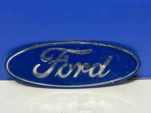 VINTAGE FORD CAR OR TRUCK BLUE OVAL ORNAMENT EMBLEM BADGE A8 - Bild 1 von 3