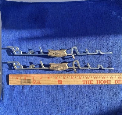 Chevrolet Bel-Air 1953-1954 emblemas de escritura original/usado (par) PT-4612776 Foto 1 de 4