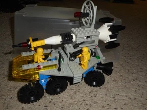 Set lego Space 6950 Mobile Rocket Transport - Picture 1 of 4