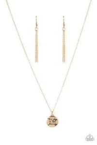Paparazzi Find Joy - Ensemble collier ton or inscription voyage neuf avec étiquette - Photo 1/3