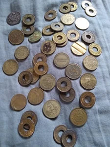 44 Vintage Amusement Tokens wrih Showbiz Pizza Chuck E Cheese Star World. - Picture 1 of 14
