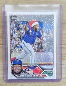 2023 Topps Holiday Photo Variations #H92 Vladimir Guerrero Jr. Santa hat - Picture 1 of 2