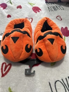 Adult Halloween Slippers W(7-8) M(5-6) NWT - Picture 1 of 6