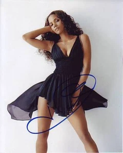 Halle Berry Signed Autographed 8x10 Photograph - Picture 1 of 1