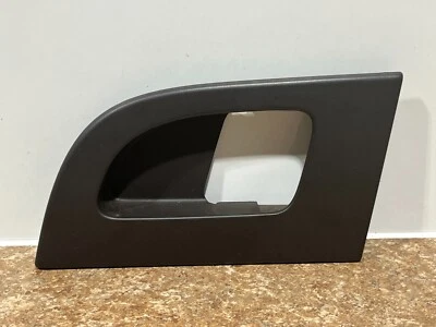 2003 FORD EXPEDITION MOLDURA INTERNA TRASEIRA LATERAL DIREITA DO PASSAGEIRO - Imagem 1 de 2