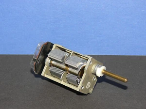 Telefunken Luft Drehkondensator Drehko 1x 325 pF + 1x 390pf 4mm Achse Vintage - Picture 1 of 6