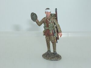 BRITAINS 23112 BRITISH WW1 INFANTRY SOLDIER STANDING WOUNDED WITH DAMAGED HELMET