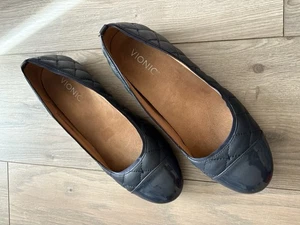 Vionic Desiree Ballerinas aus marineblauem Leder mit Lackkappe Größe 9 - Bild 1 von 6