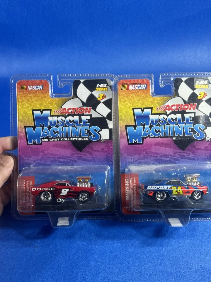 Lote De 2 MÁQUINAS MUSCULARES NASCAR ACTION ESCALA 1/64 (NUEVO) Foto 1 de 4