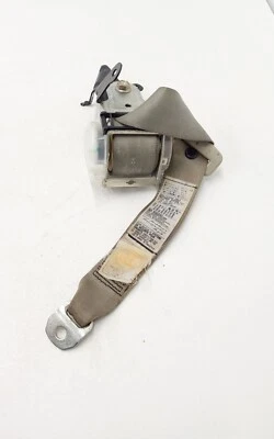 Restrictor de cinturón de seguridad trasero derecho Toyota Prius 2008 7L7250 OEM Foto 1 de 4