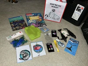 SEAWORLD REUSABLE BAG, BOYS BUNDLE NECKLACE,SEA LIFE CREATURES PATCHS,BOOKS, ETC - Picture 1 of 24