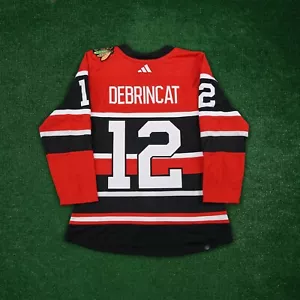 Camiseta deportiva retro reversa auténtica Adidas Alex DeBrincat Chicago Blackhawks H52264 - Imagen 1 de 9