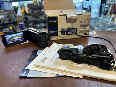 Sony DCR-SX85 (16 GB) Camcorder with 70X extended zoom ONLY WORKs PLUGGED IN - Image 1 of 4