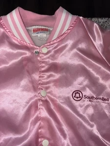 NEU NOS VINTAGE PINK SOUTHERN BELL SOUTH PHONE SATIN DRUCKKNOPF JACKE L HERGESTELLT IN DEN USA - Bild 1 von 7
