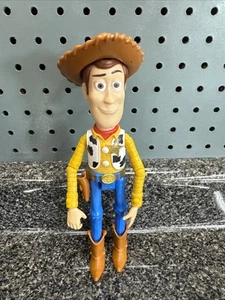 2017 Toy Story Woody Figura Posable Botas Sombrero Muñeca 9.5" - Imagen 1 de 8