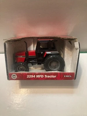 New 2002 ERTL Case IH 2294 MFD Tractor 1:32 - Image 1 of 4