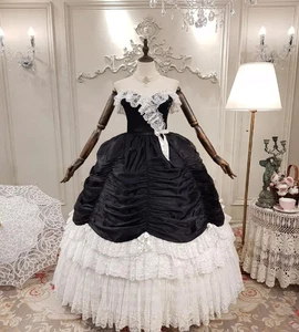 Vestidos de novia medievales negros blancos con hombros descubiertos con volantes en capas - Imagen 1 de 10