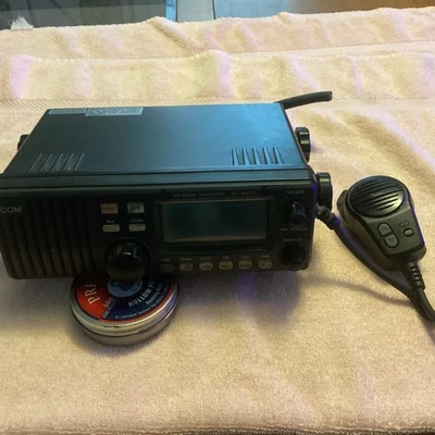 Icom IC-M127 Boat Marine VHF Marine Radio Transceiver W/ HM-114B Microphone - Image 1 of 4