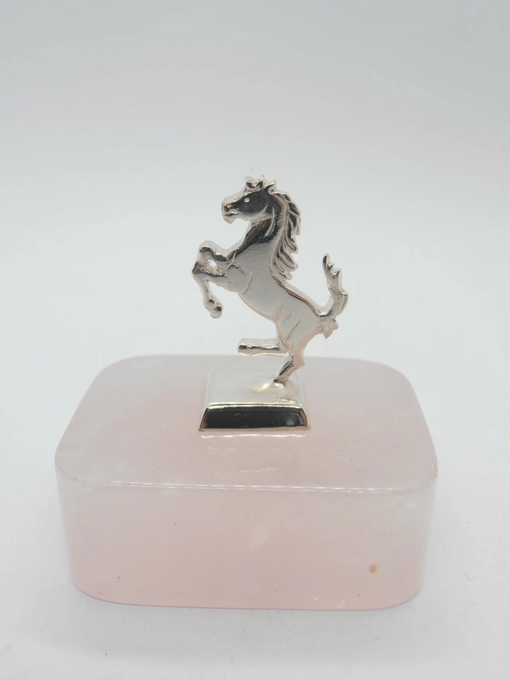 Cavallino Rampante in Argento 925 su Quarzo Rosa -  fermacarte - soprammobile - - Immagine 1 di 4