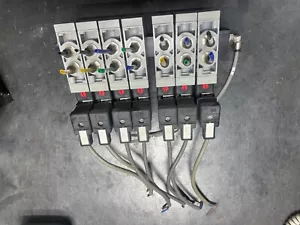 Numatics 225-479A Valvole Pnuematiche (7 Ciascuna) e Manifold #2 - Foto 1 di 3