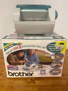 Brother Backster Multi-Finisher Laminat Aufkleber Maker/Magnet Maker - LX-570 - Bild 1 von 11