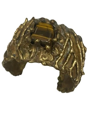 Браслет-манжета с тигровым глазом ВИНТАЖНЫЙ РУЧНОЙ РАБОТЫ из окисленной латуни с увеличенным зубцом - Изображение 1 из 4