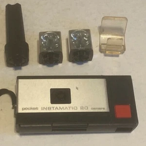 Kodak Pocket Instamatic 20 Kamera mit Blitzwürfel & Aufsatz & Blitz - Bild 1 von 4