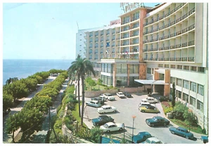 2x Citroen DS, Alfa, M-B, Cars AT Hotel Imperial Terraco, Tarragona, Spain - Picture 1 of 3