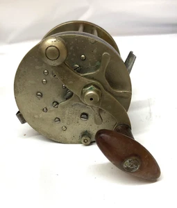 Vintage   Pflueger  CAPITOL  #1989  Salt  Water  Bait  Casting  Fishing  Reel - Picture 1 of 4