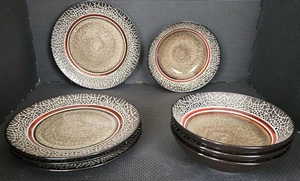 8 piatti insalata e 4 ciotole American Atelier Markham mosaico rotto marrone GRATIS - Foto 1 di 24