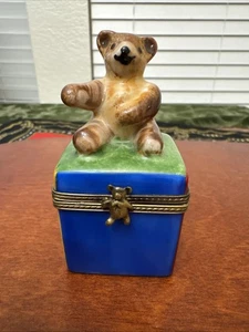 Limoges Frankreich Peint Main signiert SS braun Teddybär mehrfarbig Schmuckschatulle gebraucht, in einwandfreiem Zustand - Bild 1 von 10