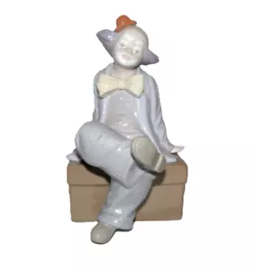 Nadal Clown Circus Figurine Porcelain Sitting on Trunk 2693 Vintage Lovely - Picture 1 of 11