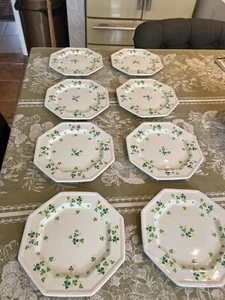 VINTAGE JOHNSON BROTHERS EIGHT SIDE PLATES SHAMROCK DESIGN IRONSTONE - Picture 1 of 9