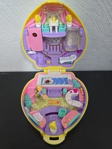Vintage Bluebird 1995 Polly Pocket Stylin Salon Happenin Hair With One Figure - Bild 1 von 8