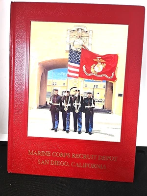 Marine Corps Recruit Depot 2nd Battalion Fox Co. 2011 Yearbook San Diego Cal.  Foto 1 de 4
