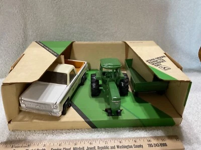Juego de colección Ertl John Deere Farm To Market escala 1/32 diecast nuevo en paquete 5504 Foto 1 de 4