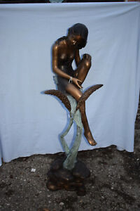 S.gr.Bronze,auf Planzenblatt sitzendes Mädchen, Frankr., mehrfarb.Antikp.,136cm 