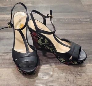 Cuñas inspiradas en flores japonesas Guess talla 11 - Imagen 1 de 9