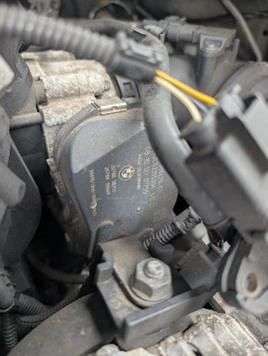 Cuerpo del acelerador para BMW 320i 900409 12-18 Foto 1 de 4