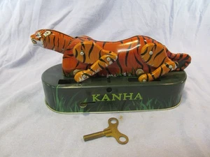 Pirsch hockender Tiger Dschungelbuch Kanha Blechspielzeug zum Aufziehen mit Schlüssel Madhya Pradesh - Bild 1 von 7