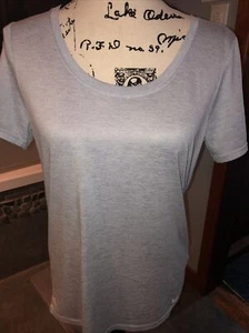 Women’s Nike Dri Fit Light Gray Short Sleeve Stretch T-shirt Size Medium - Picture 1 of 9